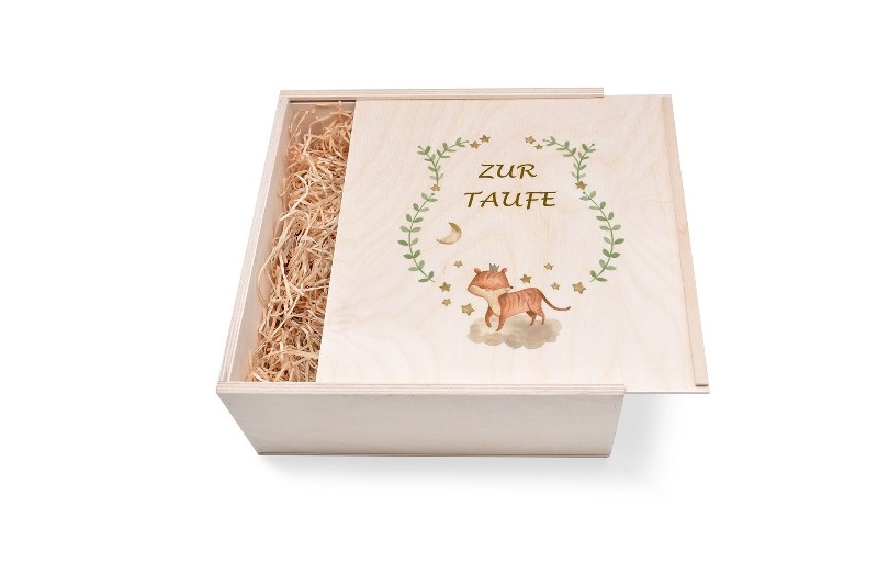 Geschenkbox aus Holz groß für Taufe mit Fuchs. Als Geschenk für Sie oder Ihn. Jetzt in unserem Kerzen Onlineshop kaufen.