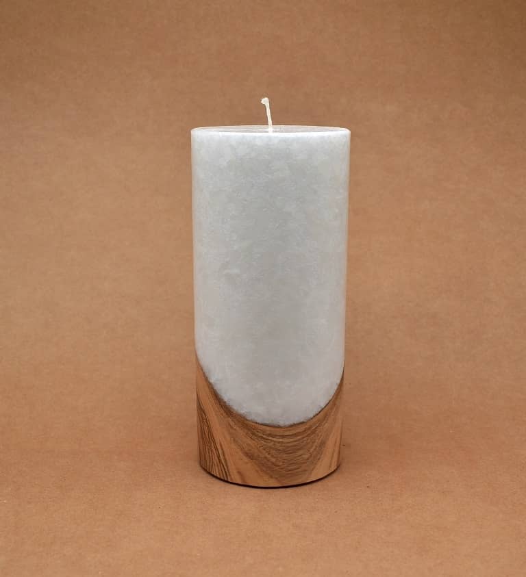 Runde Kerze mit Holz, Unikat Holzkerze, Individuelle runde Hochzeitskerze mit Holz aus Stearin. Kerze mit Holzelement, Individuelle, persönliche Hochzeitskerze Holzkerze, Rund Stearinoptik, Hochzeitskerze mit Teelicht im Kerzen online Shop für Hochzeiten bestellen, günstig kaufen.