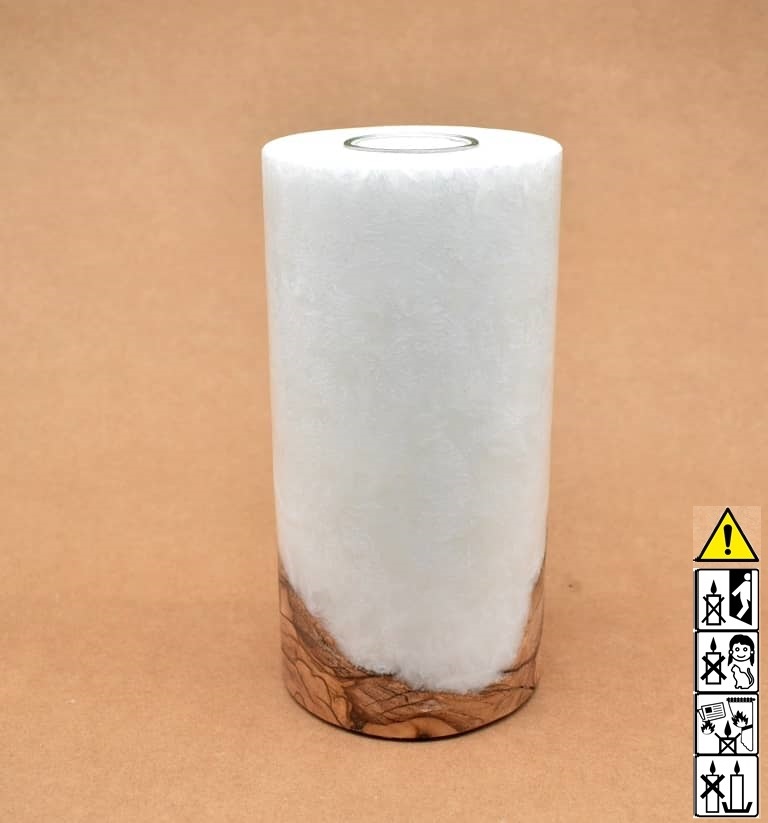 Stumpenkerze mit Holzelement aus Stearinwachs Stumpenkerze mit Holzelement aus Stearinwachs. Jetzt in unserem Kerzen Onlineshop kaufen.