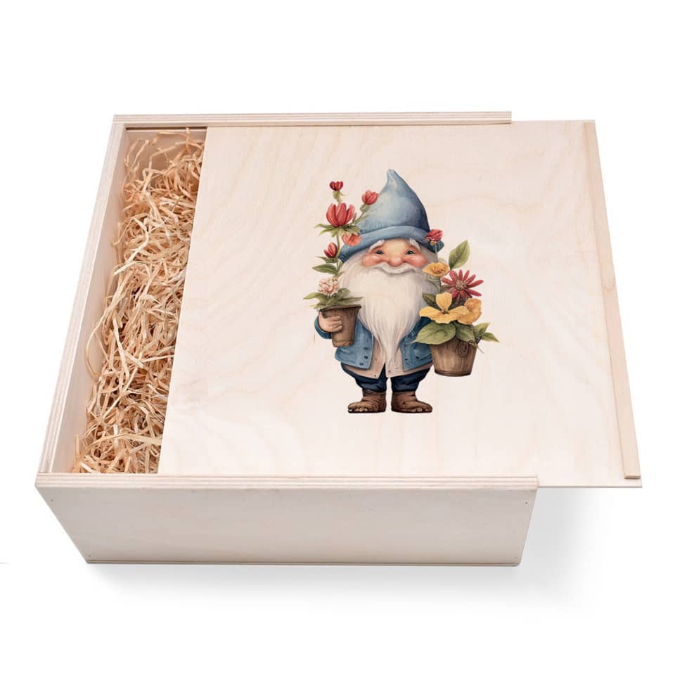 Zwergen Geschenkbox groß aus Holz mit verzierten Deckel Zwergen Geschenkbox groß aus Holz mit verzierten Deckel. Jetzt in unserem Geschenke Onlineshop kaufen.