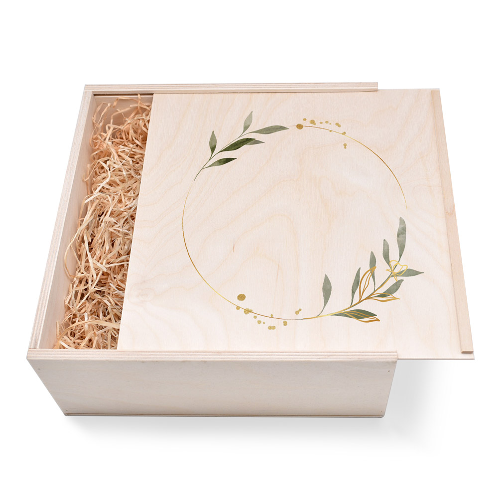 Große Geschenkbox aus Holz zur Hochzeit. Olivenkranz. Ideal als Geschenkbox für Männer oder Frauen. Geschenkbox groß individuell angefertigt. Online bestellen im Geschenke Online-Shop.