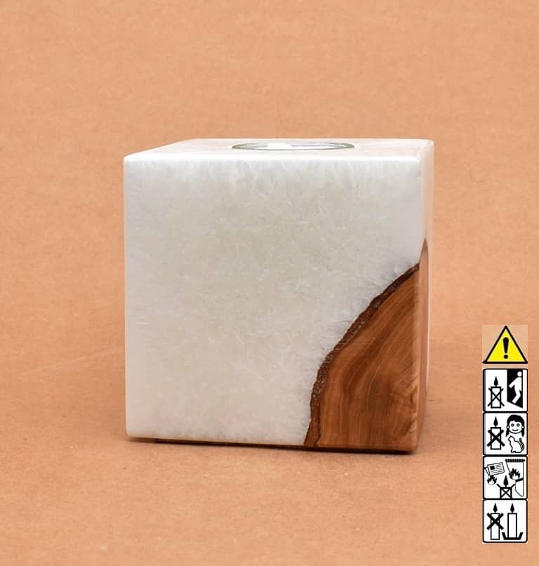 Kerze mit Holzeinsatz mit einem Teelicht, Quader 100x100x100mm jede Kerze ein unikat