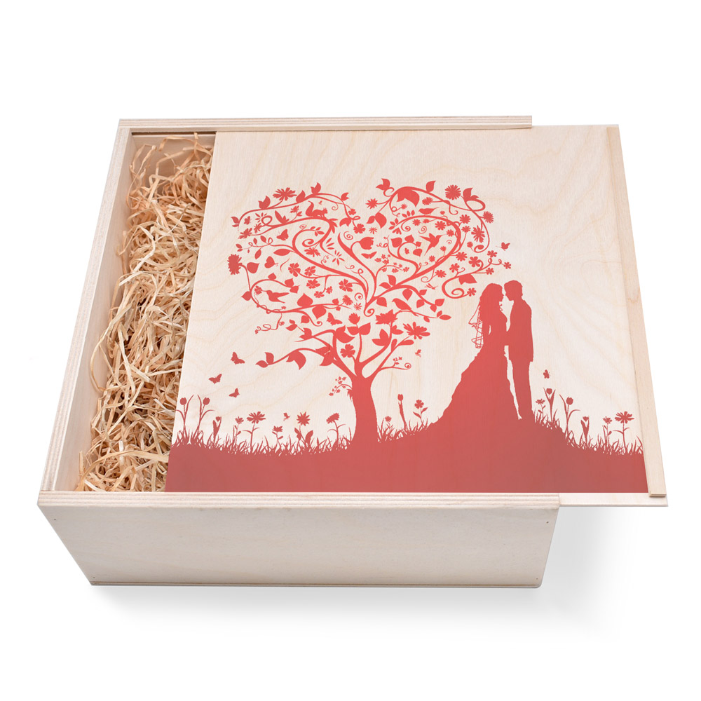 Große Geschenkbox aus Holz zur Hochzeit. Brautpaar. Ideal als Geschenkbox für Männer oder Frauen. Geschenkbox groß individuell angefertigt. Online bestellen im Geschenke Online-Shop.