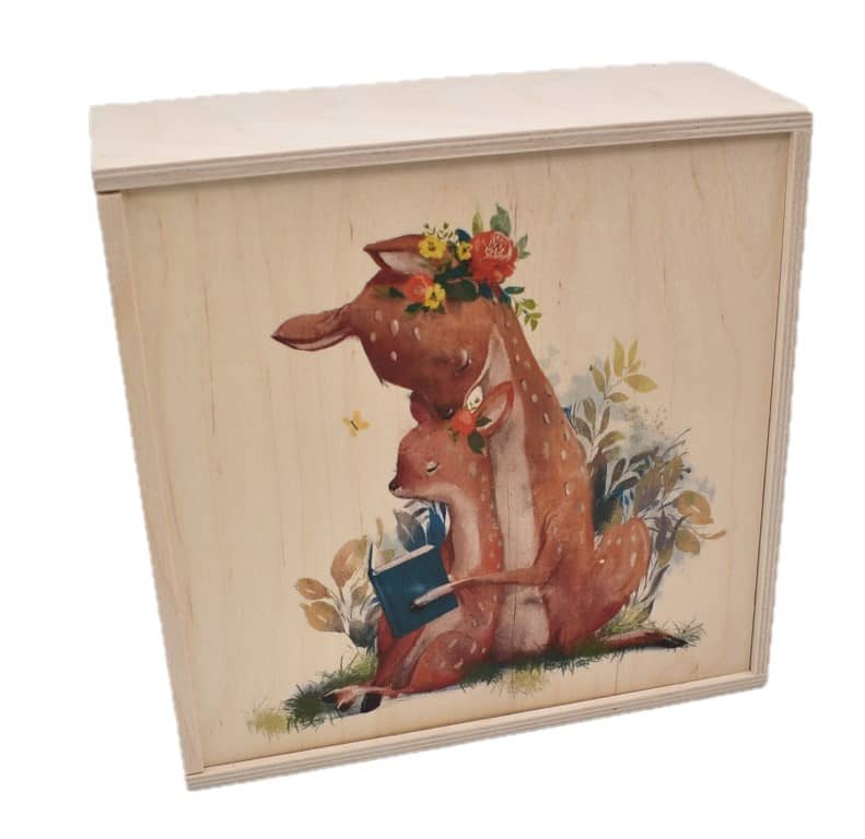 Geschenkbox "Rehmutter mit Kind" aus Holz verzierten Holz-Schiebedeckel Innen = 240 x 240 x 90 mm 