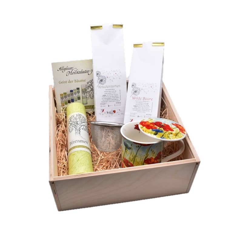 Geschenkset Allgäuer Heilkräuterkerze Vertrauen Teetasse und Tee in  Geschenkbox aus Holz. Als Geschenk für Sie oder Ihn. 100% Vegane Kerze. Hergestellt aus Olivenöl.