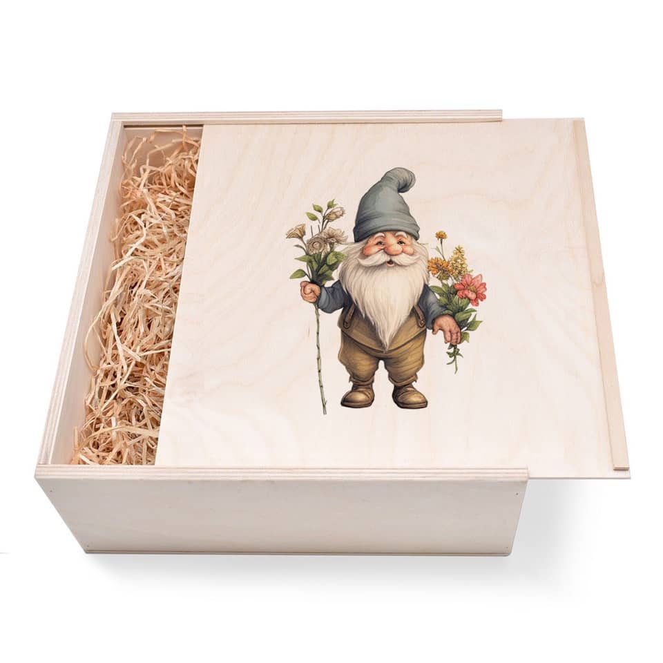 Zwergen Geschenkbox groß aus Holz mit verzierten Deckel Zwergen Geschenkbox groß aus Holz mit verzierten Deckel. Jetzt in unserem Geschenke Onlineshop kaufen.