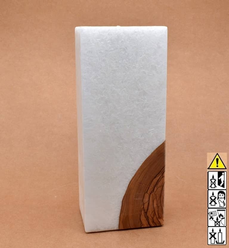 Kerze rechteckig  mit Holzelement aus Stearinwachs.  Jetzt in unserem Kerzen Onlineshop kaufen.