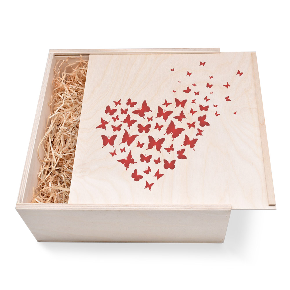 Große Geschenkbox aus Holz zur Hochzeit. Herz. Ideal als Geschenkbox für Männer oder Frauen. Geschenkbox groß individuell angefertigt. Online bestellen im Geschenke Online-Shop.