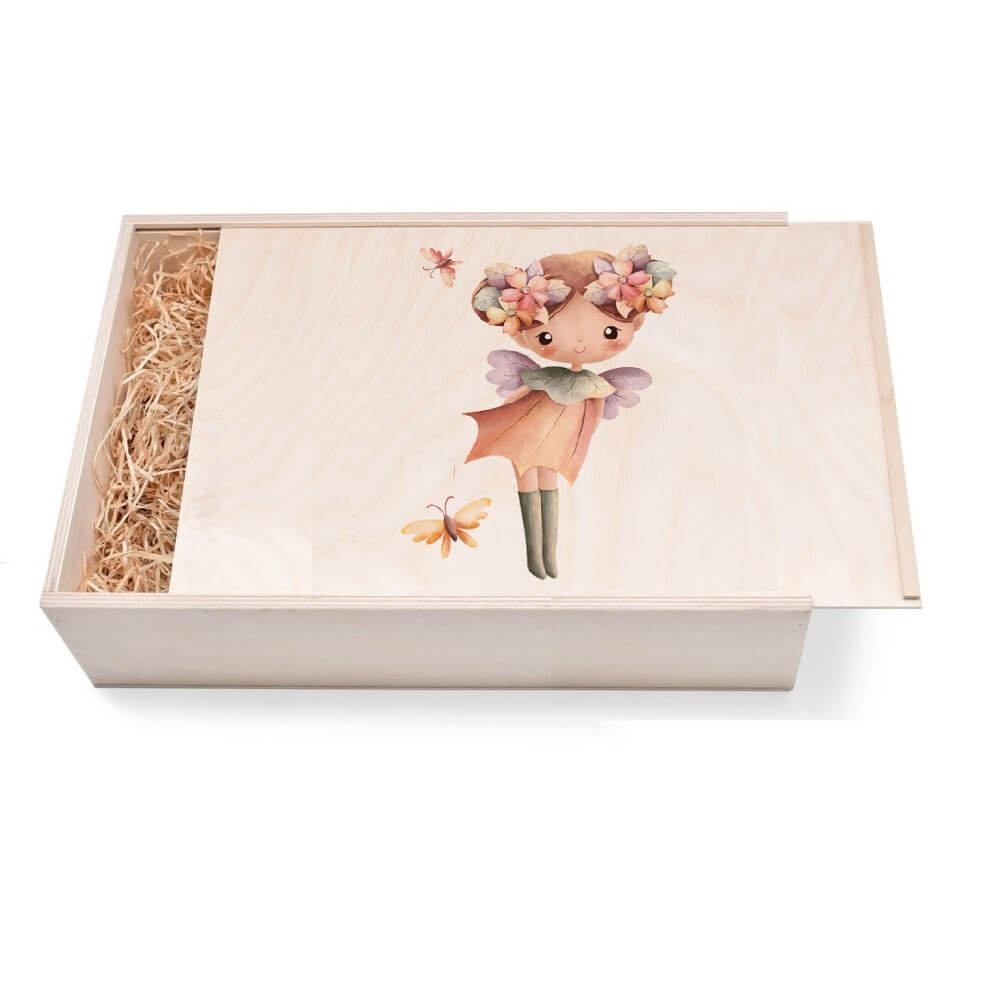 Elfen Geschenkbox groß aus Holz mit verzierten Deckel Elfen Geschenkbox groß aus Holz mit verzierten Deckel. Jetzt in unserem Geschenke Onlineshop kaufen.
