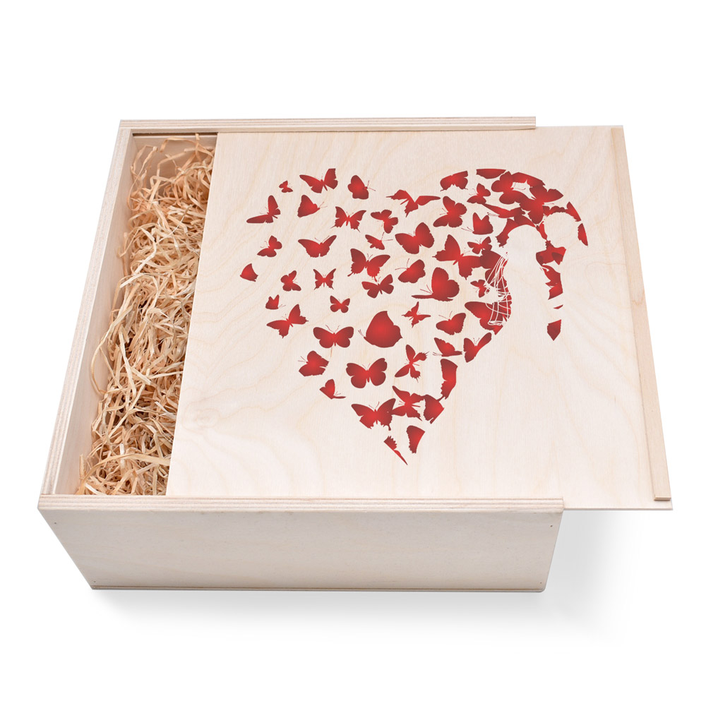 Große Geschenkbox aus Holz. Geschenkbox zur Hochzeit. Brautpaar Große Geschenkbox aus Holz zur Hochzeit. Brautpaar. Ideal als Geschenkbox für Männer oder Frauen. Geschenkbox groß individuell angefertigt. Online bestellen im Geschenke Online-Shop.