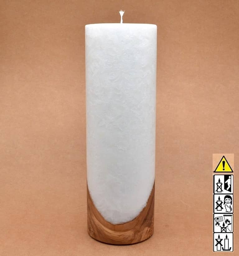Kerze mit Holz. Individuelle runde Hochzeitskerze mit Holz aus Stearin. Kerze 100x300mm mit Holzelement, Individuelle, persönliche Hochzeitskerze Holzkerze, Rund Stearinoptik, Hochzeitskerze mit Teelicht im Kerzen online Shop für Hochzeiten bestellen, günstig kaufen.