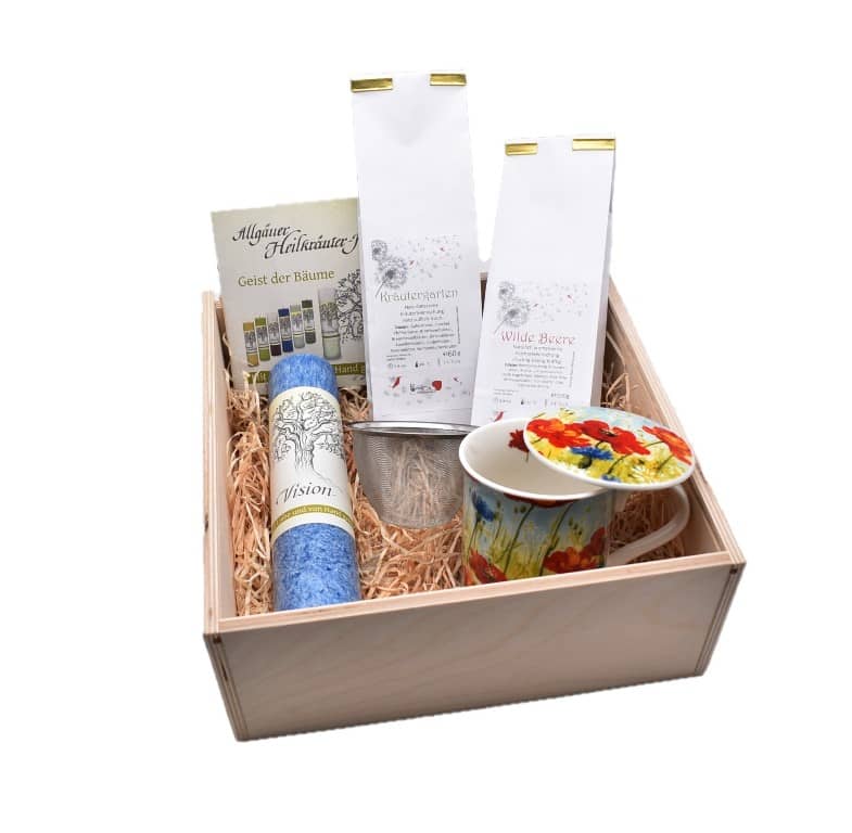 Geschenkset Allgäuer Heilkräuterkerze Vision Teetasse und Tee in  Geschenkbox aus Holz. Als Geschenk für Sie oder Ihn. 100% Vegane Kerze. Hergestellt aus Olivenöl.