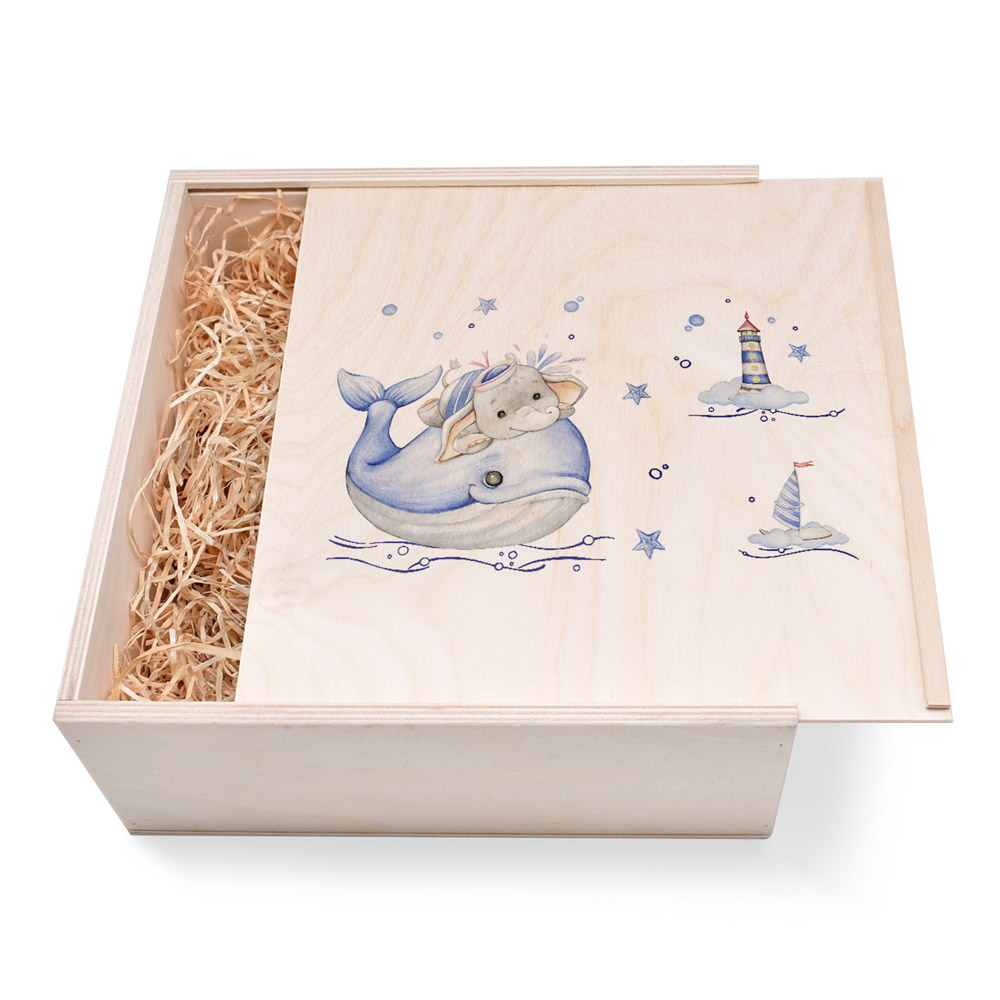 Große Geschenkbox aus Holz. Geschenkbox zum Geburtstag. Wal Große Geschenkbox aus Holz zum Geburtstag. Wal. Ideal als Geschenkbox für Männer oder Frauen. Geschenkbox groß individuell angefertigt. Online bestellen im Geschenke Online-Shop.