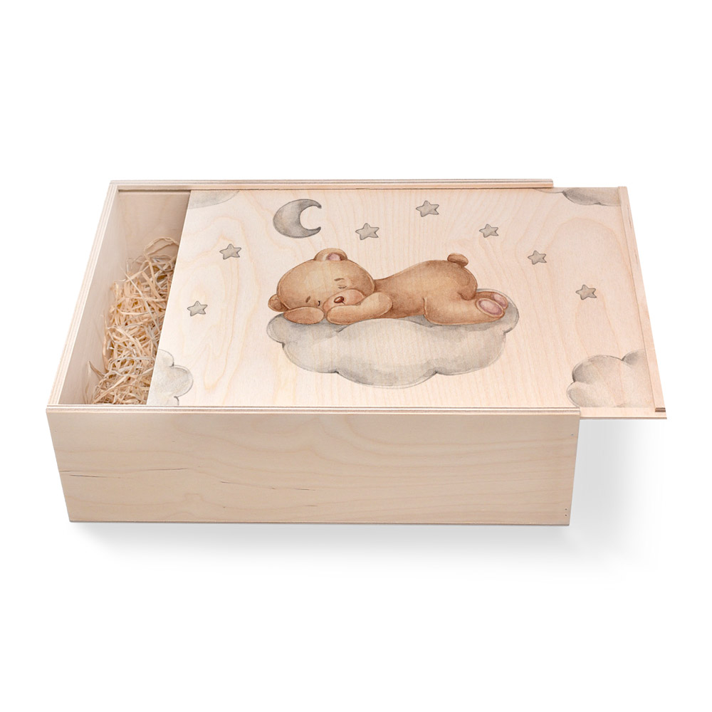 Große Geschenkbox aus Holz. Geschenkbox zum Geburtstag. Bär Große Geschenkbox aus Holz zum Geburtstag. Bär. Ideal als Geschenkbox für Männer oder Frauen. Geschenkbox groß individuell angefertigt. Online bestellen im Geschenke Online-Shop.