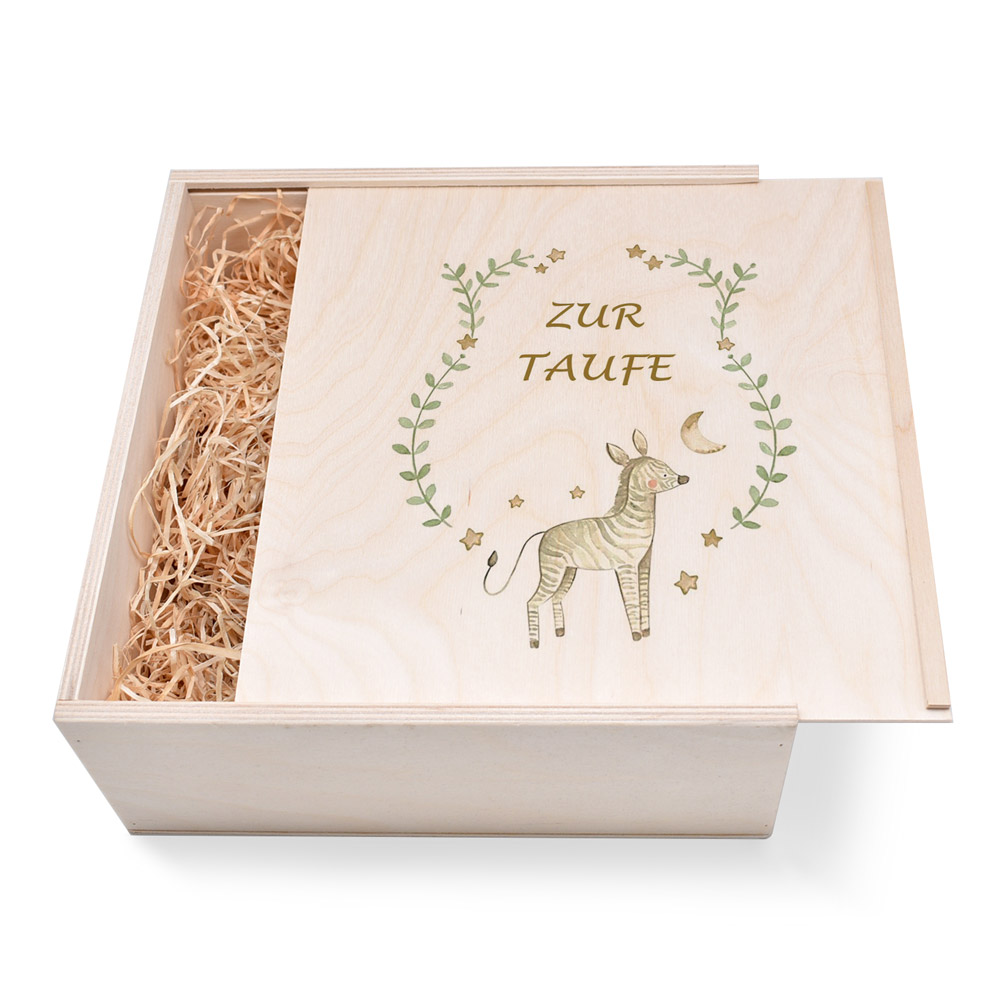 Große Geschenkbox aus Holz. Geschenkbox zur Taufe. Zebra Große Geschenkbox aus Holz zur Taufe. Zebra. Ideal als Geschenkbox für Männer oder Frauen. Geschenkbox groß individuell angefertigt. Online bestellen im Geschenke Online-Shop.