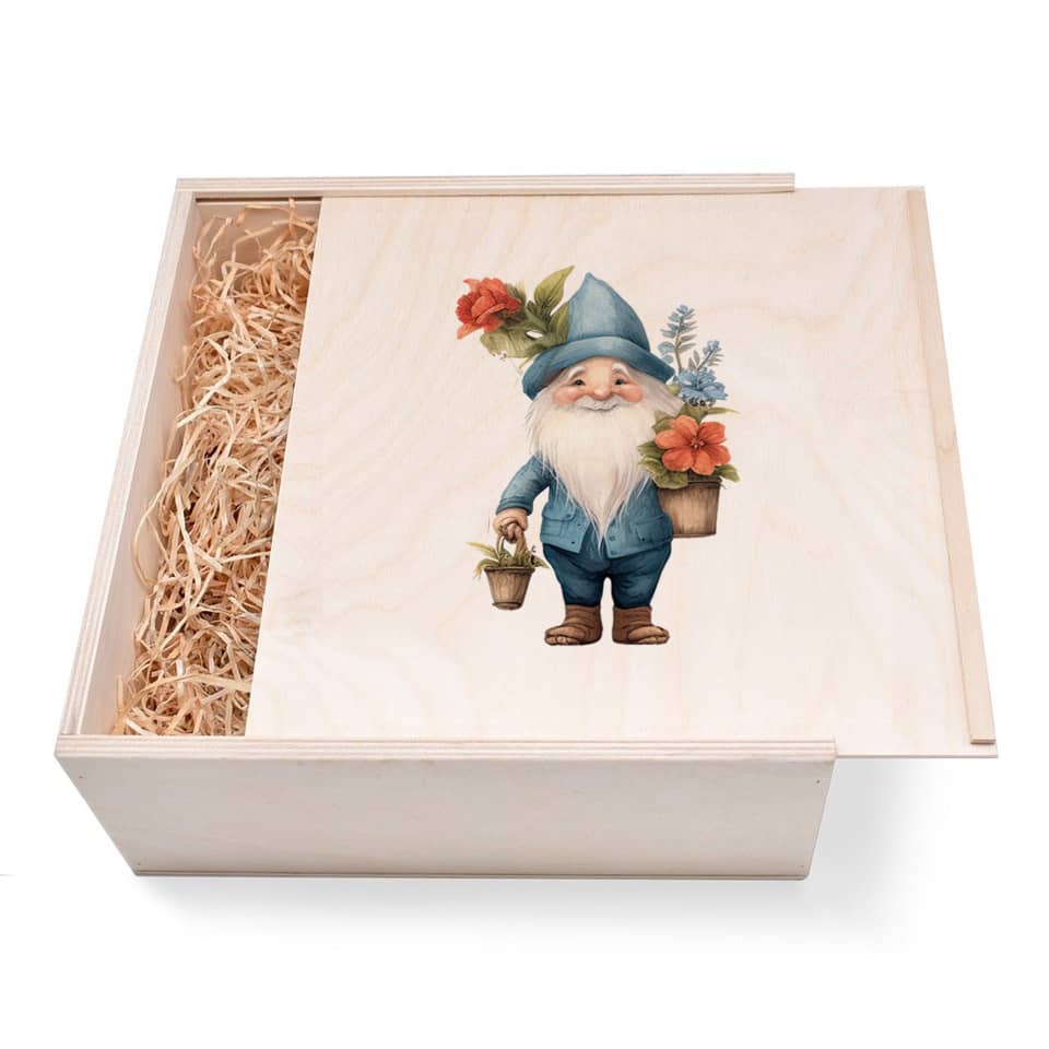 Zwergen Geschenkbox groß aus Holz mit verzierten Deckel Zwergen Geschenkbox groß aus Holz mit verzierten Deckel. Jetzt in unserem Geschenke Onlineshop kaufen.