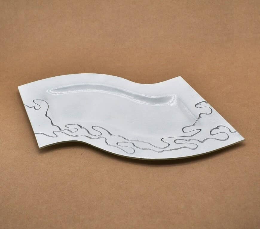 Kerzenteller aus Glas in Farbe weiss. Form Welle Kerzenteller aus Glas in Farbe weiss. Form Welle. Als Geschenk für Sie oder Ihn. Ideal für unsere Kerzen mit Holzelement. Jetzt in unserem Kerzen Onlineshop kaufen.