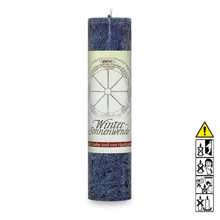 Allgäuer Heilkräuterkerze Wintersonnenwende Allgäuer Heilkräuterkerze zum Thema Wintersonnenwende in unserem Kerzen Online Shop kaufen. Als Geschenk für Sie oder Ihn. 100% Vegane Kerze. Hergestellt aus Olivenöl.