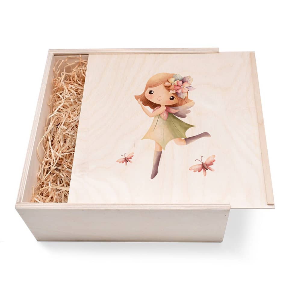 Elfen Geschenkbox groß aus Holz mit verzierten Deckel Elfen Geschenkbox groß aus Holz mit verzierten Deckel. Jetzt in unserem Geschenke Onlineshop kaufen.