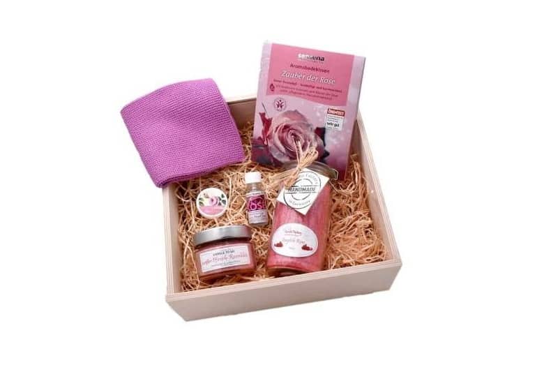 Große Auswahl an hochwertigen Rosen Produkte für Geschenke Große Auswahl an hochwertigen Rosen Produkte für Geschenke. Jetzt in unserem Geschenke Onlineshop kaufen.