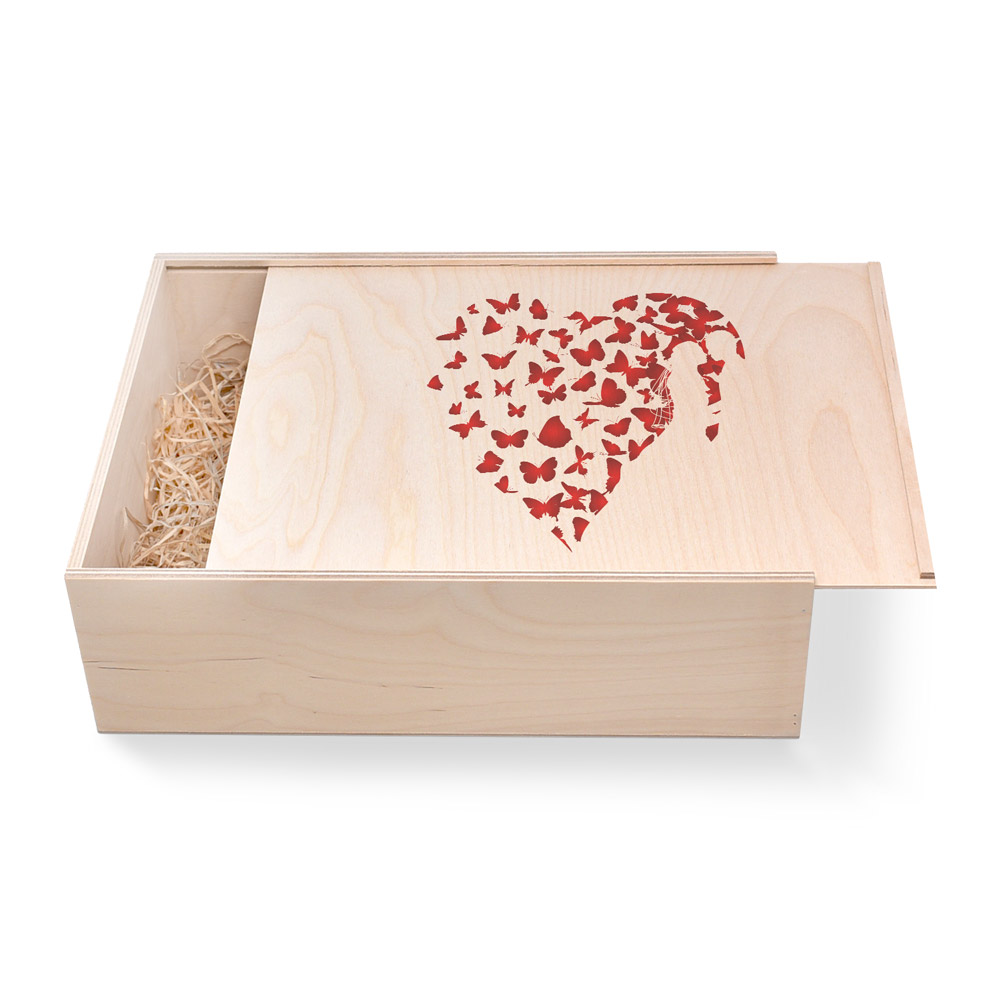 Große Geschenkbox aus Holz. Geschenkbox zur Hochzeit. Brautpaar Große Geschenkbox aus Holz zur Hochzeit. Brautpaar. Ideal als Geschenkbox für Männer oder Frauen. Geschenkbox groß individuell angefertigt. Online bestellen im Geschenke Online-Shop.