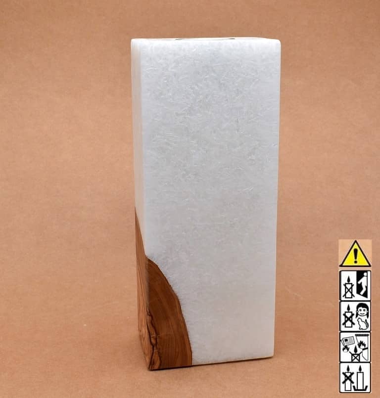 Kerze rechteckig  mit Holzelement aus Stearinwachs.  Jetzt in unserem Kerzen Onlineshop kaufen.