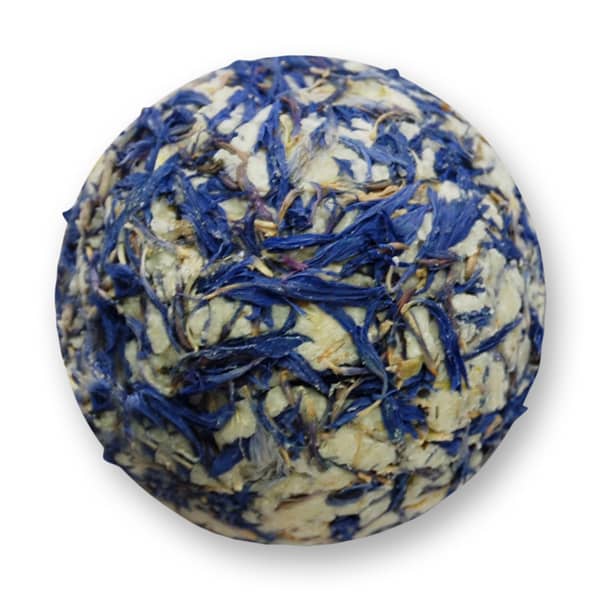 Badebutter-Kugel mit Schafmilch 50g mit Bestreuung Kornblume blau und Duft Lotus verpackt in Cellobox 