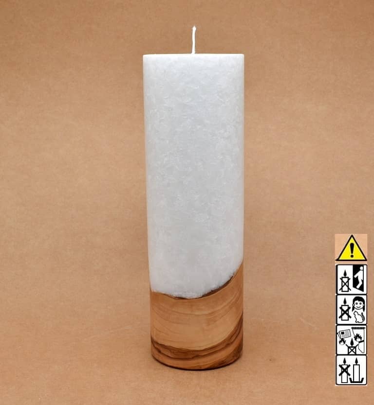 Kerze mit Holz. Individuelle runde Hochzeitskerze mit Holz aus Stearin. Kerze 80x250mm mit Holzelement, Individuelle, persönliche Hochzeitskerze Holzkerze, Rund Stearinoptik, Hochzeitskerze mit Teelicht im Kerzen online Shop für Hochzeiten bestellen, günstig kaufen.