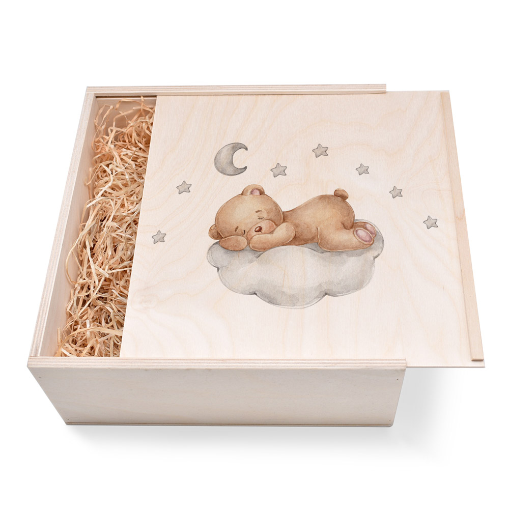Große Geschenkbox aus Holz. Geschenkbox zum Geburtstag. Bär Große Geschenkbox aus Holz zum Geburtstag. Bär. Ideal als Geschenkbox für Männer oder Frauen. Geschenkbox groß individuell angefertigt. Online bestellen im Geschenke Online-Shop.