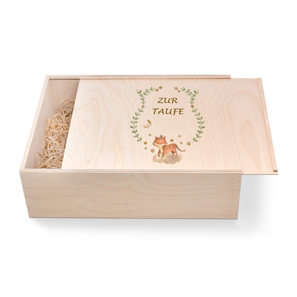 Große Geschenkbox aus Holz. Geschenkbox zur Taufe. Fuchs Große Geschenkbox aus Holz zur Taufe. Fuchs. Ideal als Geschenkbox für Männer oder Frauen. Geschenkbox groß individuell angefertigt. Online bestellen im Geschenke Online-Shop.