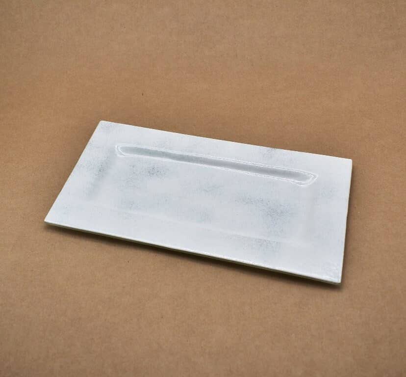 Kerzenteller aus Glas in Farbe weiss. Form rechteckig. Als Geschenk für Sie oder Ihn. Ideal für unsere Kerzen mit Holzelement. Jetzt in unserem Kerzen Onlineshop kaufen.