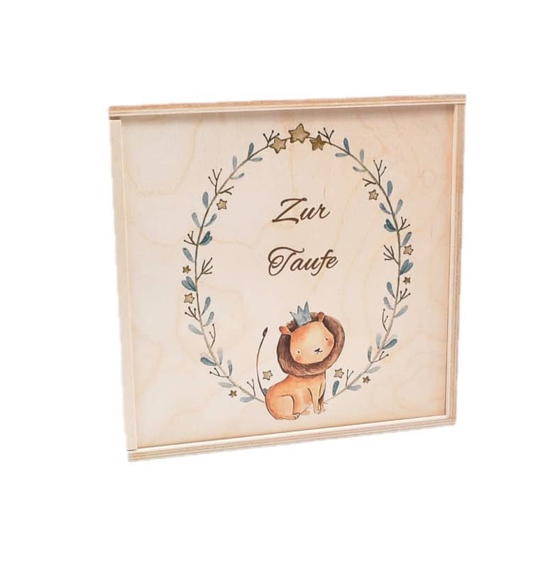 Geschenkbox zur Taufe Löwe/ Kranz klein Nachhaltige Geschenkbox aus Holz, bedruckt "zur Taufe" mit Löwe und Kranz klein online Shop kaufen