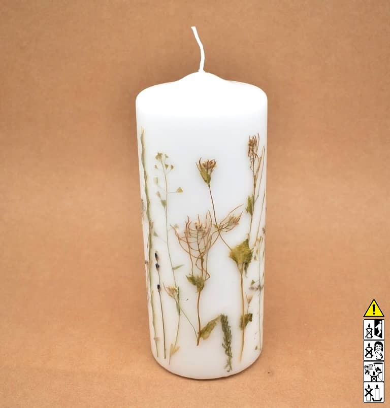 Handgemachte Blumenkerze mit echten Blüten 100x250mm Handgemachte Blumenkerze mit echten Blüten 100x250mm. Blumenkerzen handgefertigt mit natürlich gepressten Blumen in unseren Kerzen Online-Shop kaufen. Als Geschenk für Sie und Ihn.