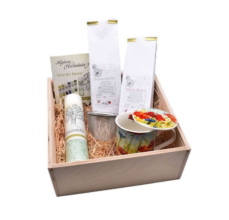 Geschenkset Allgäuer Heilkräuterkerze Zuversicht Teetasse und Tee in  Geschenkbox aus Holz. Als Geschenk für Sie oder Ihn. 100% Vegane Kerze. Hergestellt aus Olivenöl.