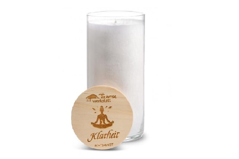 Allgäuer Heilkräuterkerze Achtsamkeit - Klarheit. Kerze mit Klang Allgäuer Heilkräuterkerze Achtsamkeit - Klarheit. Kerze mit Klang. Als Geschenk für Sie oder Ihn. 100% Vegane Kerze. Hergestellt aus Olivenöl. Jetzt in unserem Kerzen Onlineshop kaufen.
