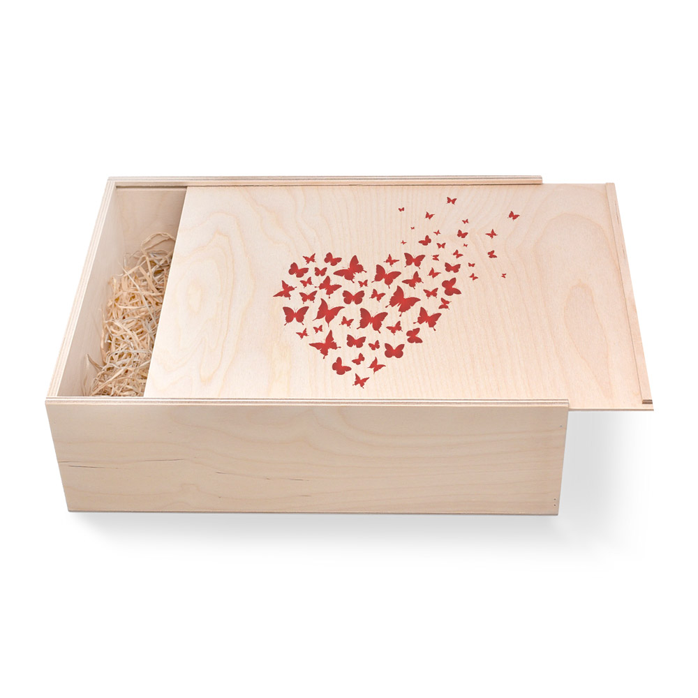 Große Geschenkbox aus Holz. Geschenkbox zur Hochzeit. Herz Große Geschenkbox aus Holz zur Hochzeit. Herz. Ideal als Geschenkbox für Männer oder Frauen. Geschenkbox groß individuell angefertigt. Online bestellen im Geschenke Online-Shop.