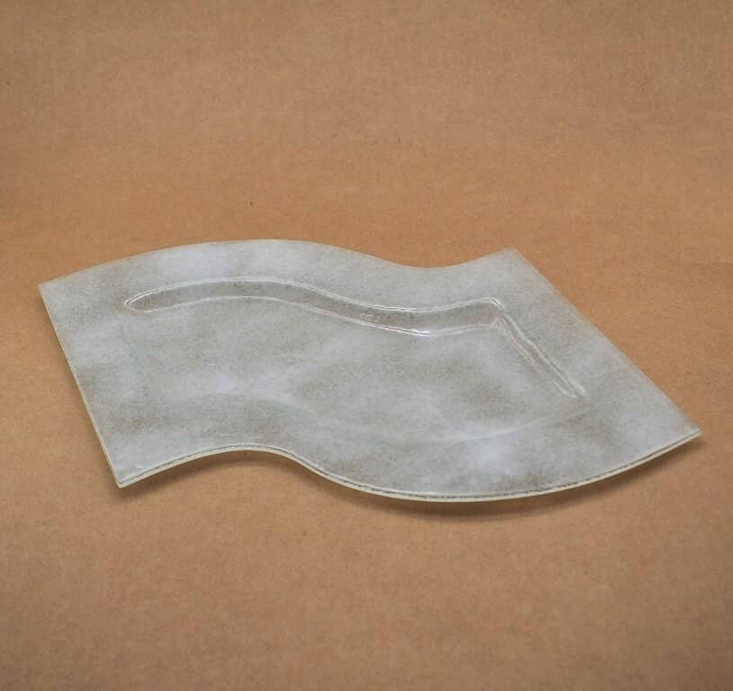 Kerzenteller aus Glas in Farbe weiss. Form Welle Kerzenteller aus Glas in Farbe weiss. Form Welle. Als Geschenk für Sie oder Ihn. Ideal für unsere Kerzen mit Holzelement. Jetzt in unserem Kerzen Onlineshop kaufen.
