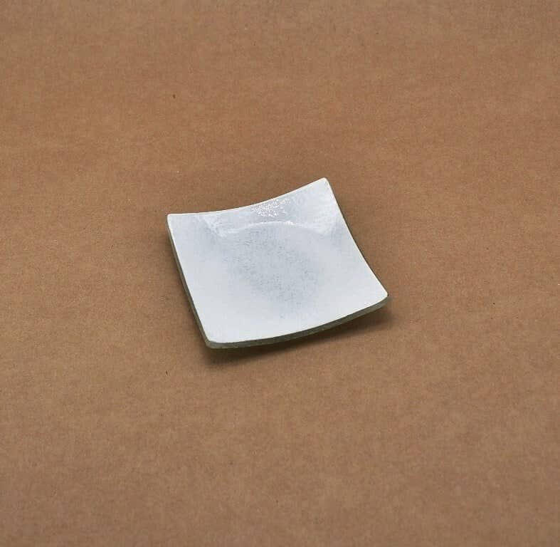 Kerzenteller aus Glas in Farbe weiss. Form rund Kerzenteller aus Glas in Farbe weiss. Form rund. Als Geschenk für Sie oder Ihn. Ideal für unsere Kerzen mit Holzelement. Jetzt in unserem Kerzen Onlineshop kaufen.