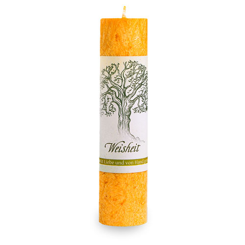 Allgäuer Heilkräuterkerze Geist der Bäume Weisheit in der Farbe gelb. Als Geschenk für Sie oder Ihn. 100% Vegane Kerze. Hergestellt aus Olivenöl. Jetzt in unserem Kerzen Onlineshop kaufen.