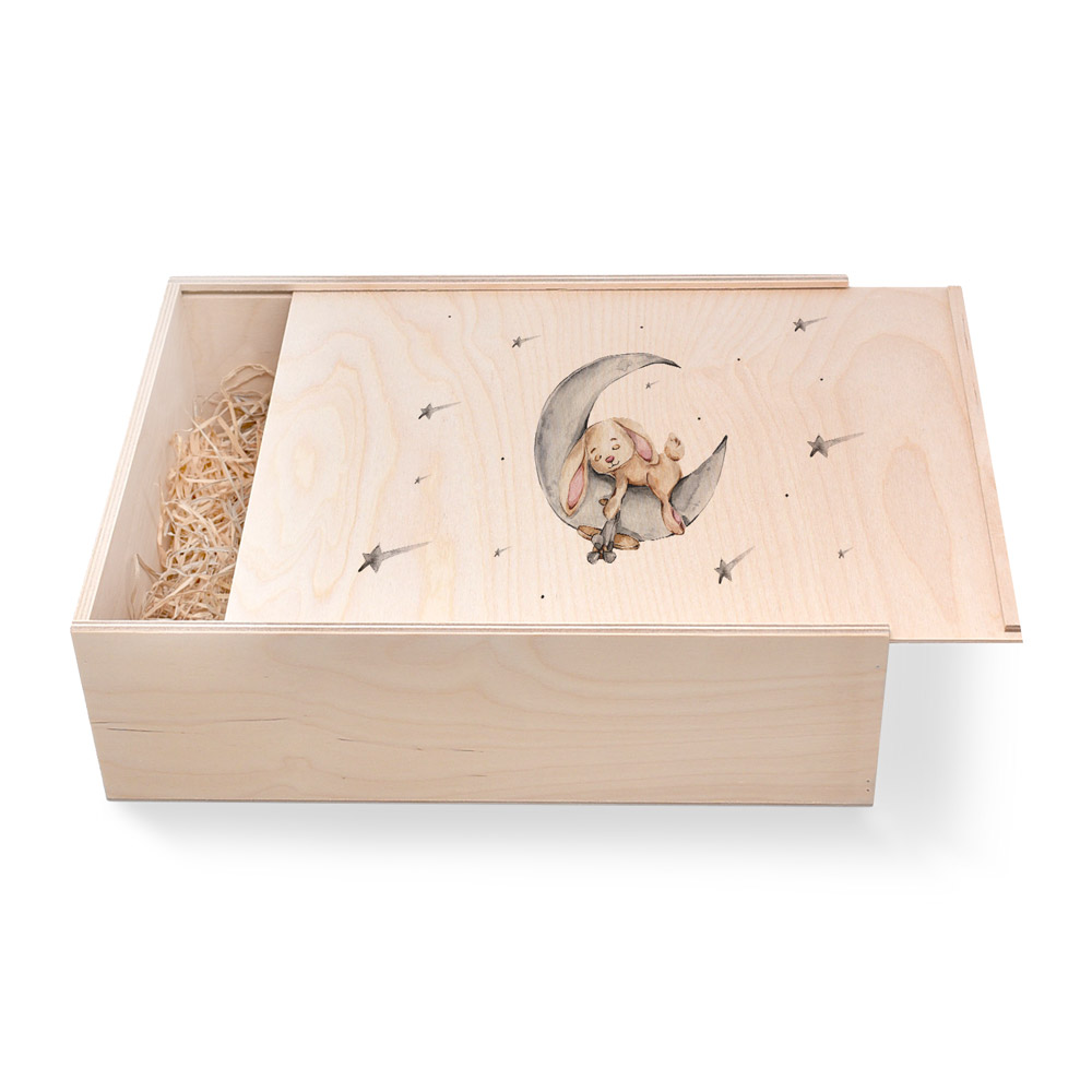 Große Geschenkbox aus Holz. Geschenkbox zum Geburtstag. Hase Große Geschenkbox aus Holz zum Geburtstag. Hase. Ideal als Geschenkbox für Männer oder Frauen. Geschenkbox groß individuell angefertigt. Online bestellen im Geschenke Online-Shop.