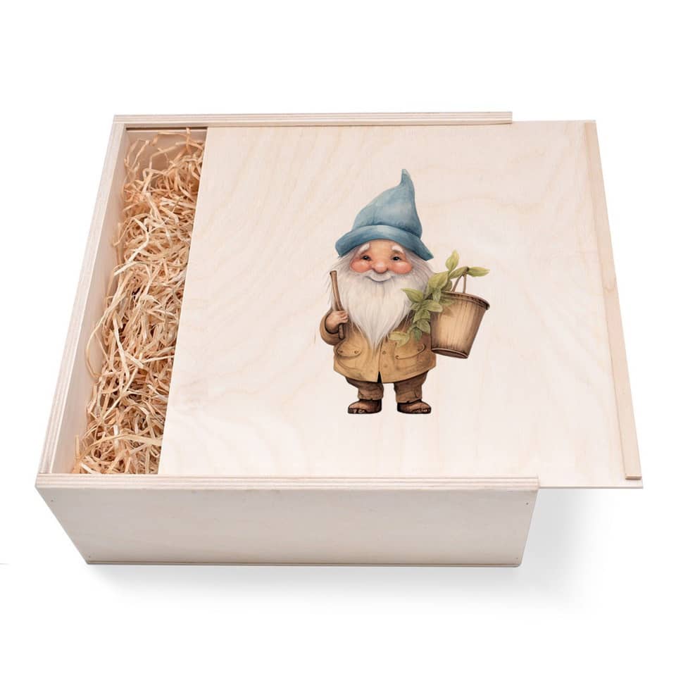 Zwergen Geschenkbox groß aus Holz mit verzierten Deckel Zwergen Geschenkbox groß aus Holz mit verzierten Deckel. Jetzt in unserem Geschenke Onlineshop kaufen.