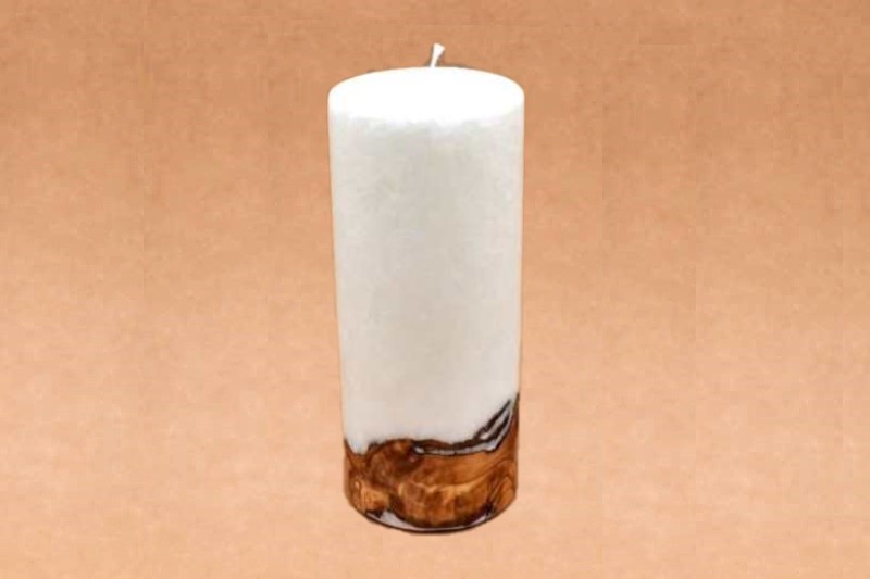 Hochzeitskerze mit Holz rund ohne Teelicht mit Wunschverzierung. Als Geschenk für Sie oder Ihn. Jetzt in unserem Kerzen Onlineshop kaufen.