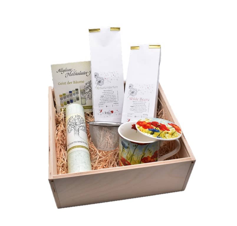 Geschenkset Allgäuer Heilkräuterkerze Herzenswärme Teetasse und Tee in  Geschenkbox aus Holz