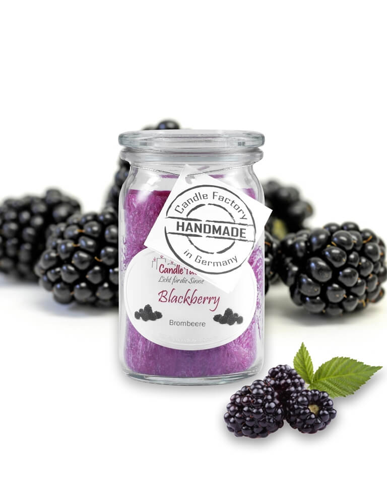 Hochwertige Duftkerze von Candle Factory Blackberry Baby Mini Jumbo Duftkerze im Glas in der Farbe lila g?nstig in Kerzen Online Shop kaufen. Duftkerzen im Glas. Geschenkidee Blackberry Baby Mini Jumbo Duftkerze im Glas in der Farbe lila.