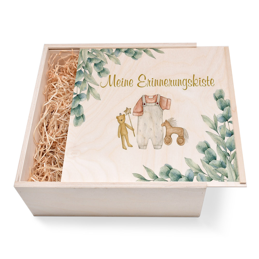 Große Geschenkbox aus Holz. Geschenkbox zur Geburt. Erinnerungskiste Große Geschenkbox aus Holz zur Geburt. Erinnerungskiste. Ideal als Geschenkbox für Männer oder Frauen. Geschenkbox groß individuell angefertigt. Online bestellen im Geschenke Online-Shop.