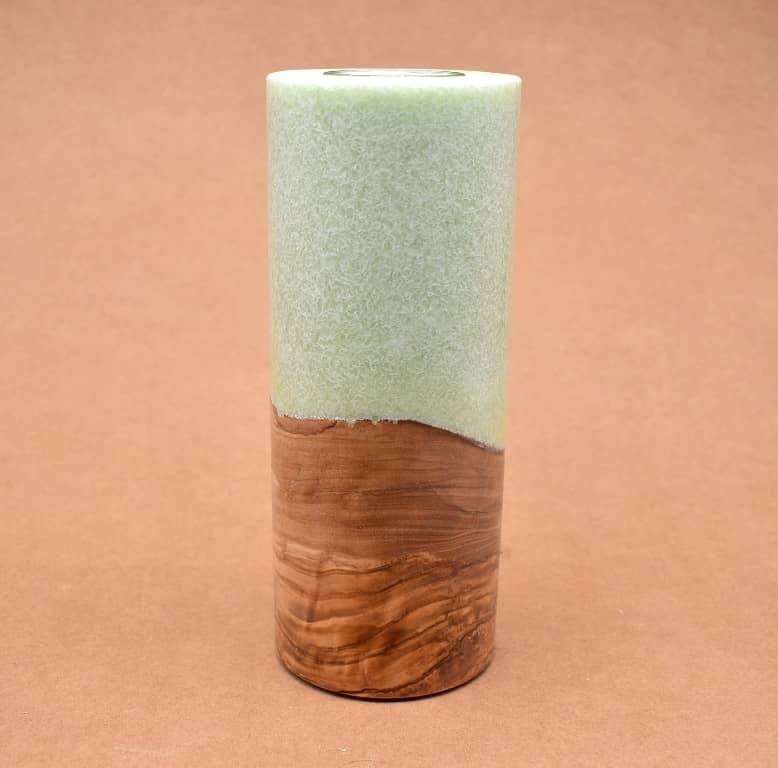 Kerze mit Holz Unikat Rund 80 x 200 mm mit Teelicht in lindgrün Nr.: 1