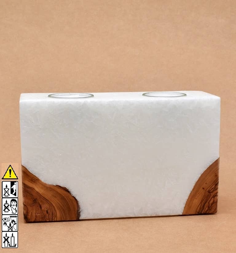 Kerze rechteckig  mit Holzelement aus Stearinwachs.  Jetzt in unserem Kerzen Onlineshop kaufen.