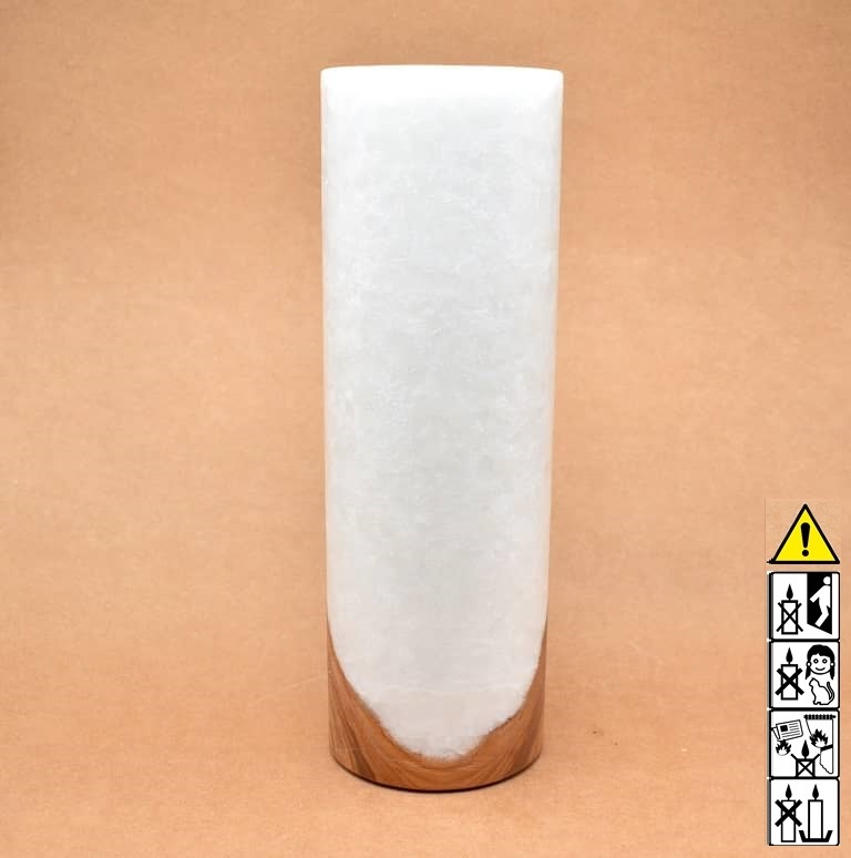 Stumpenkerze mit Holzelement aus Stearinwachs Stumpenkerze mit Holzelement aus Stearinwachs. Jetzt in unserem Kerzen Onlineshop kaufen.