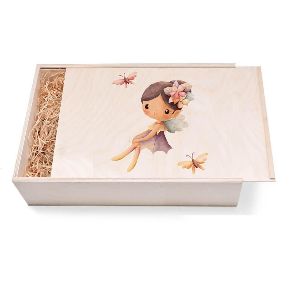 Elfen Geschenkbox groß aus Holz mit verzierten Deckel Elfen Geschenkbox groß aus Holz mit verzierten Deckel. Jetzt in unserem Geschenke Onlineshop kaufen.