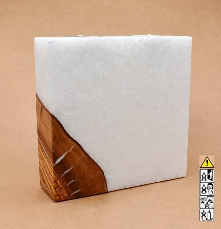 Kerze mit Holz Unikat Quader 70 x 200 x 200 mm 2 x Teelicht Nr.6. Jetzt in unserem Geschenke Onlineshop kaufen.